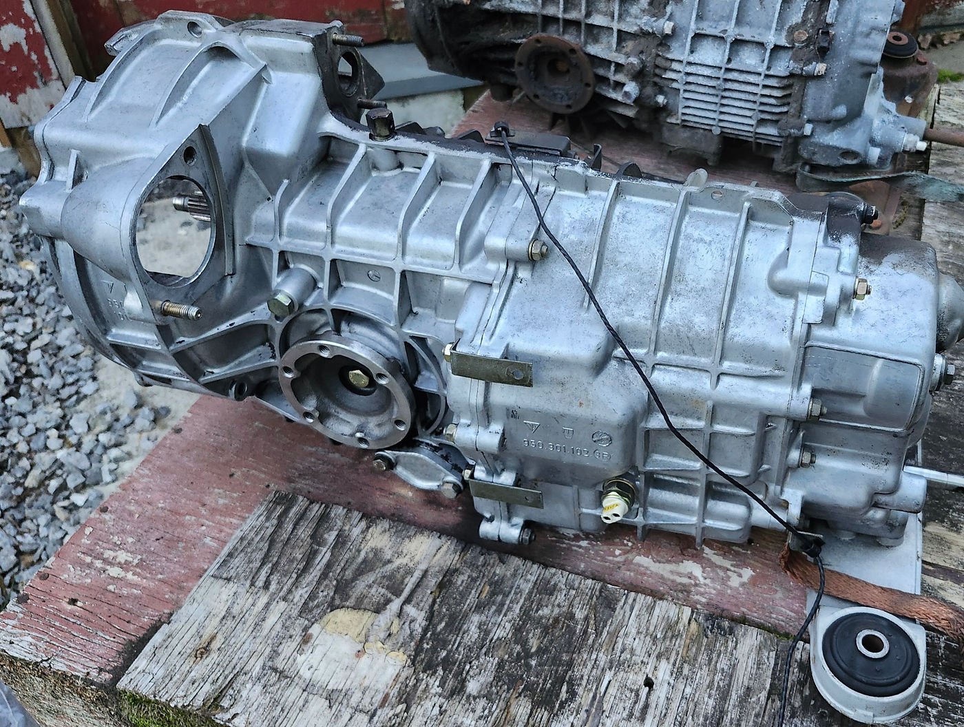 Porsche Carrera engine bay cleaned with dry ice blasting